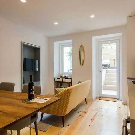 Charming Terrace - Liberdade Apartment